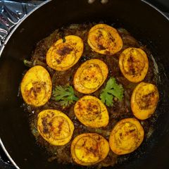 A picture of Egg onion roast.