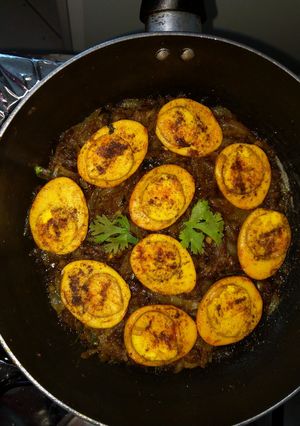 A picture of Egg onion roast.