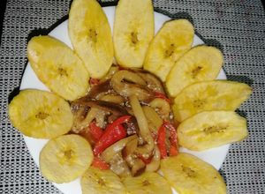 Una foto de Antipasto de berenjenas y pimientos rojos