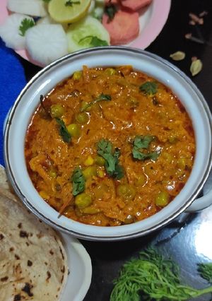 A picture of Kachi haldi ki sabzi.