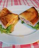 OMELETTE NUVOLA CON PROSCIUTTO COTTO, INSALATA E STRACCHINO