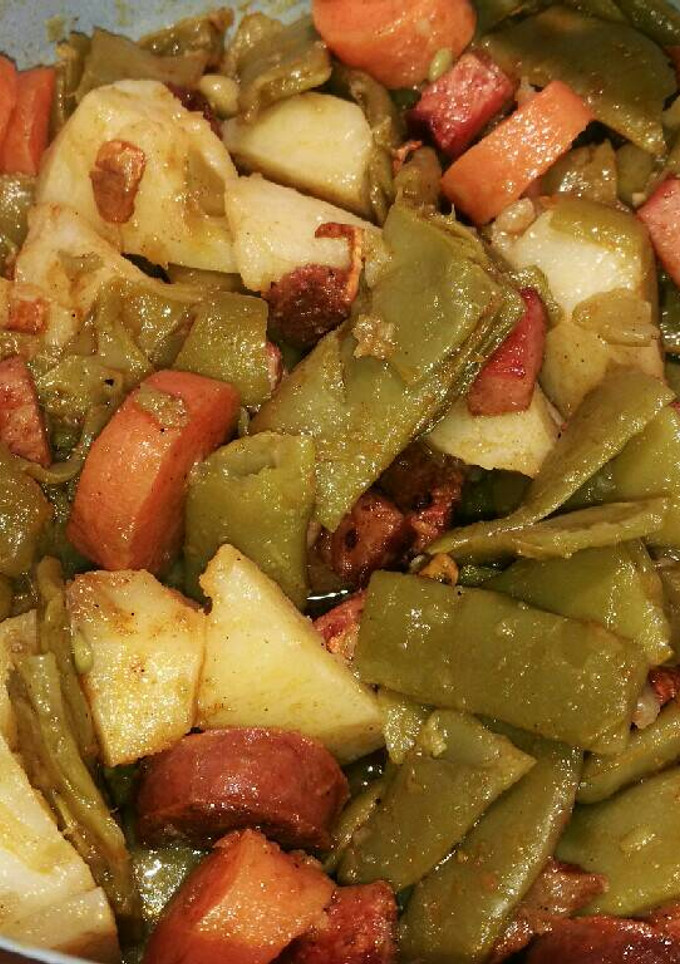 Una foto de Alubias verdes con patata y zanahorias