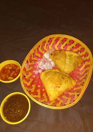 કચ્છી સમોસા (Kutchi Samosa Recipe In Gujarati) રેસીપી મુખ્ય ફોટો