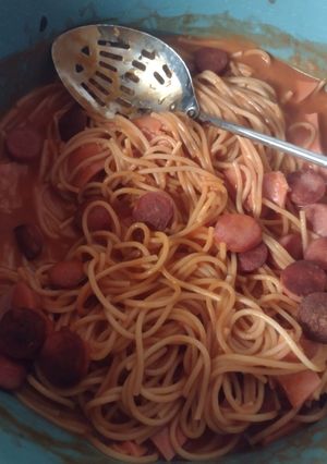 Una foto de Espagueti rojo con CREMA MI ESTILO 😍😍