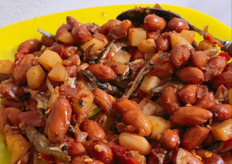 Cara Memasak Sambel goreng kacang-teri-kentang yang Lezat