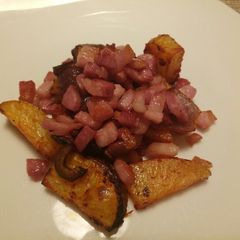 A picture of Sicilian potatoes with crispy pancetta.