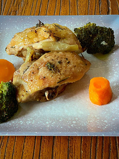 Una foto de Pollo con brócoli al horno