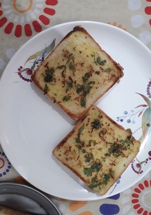 A picture of Garlic toast.