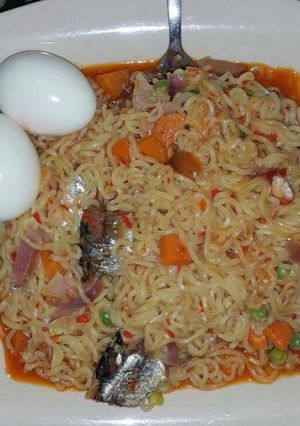 A picture of Vegetable noodles with egg.