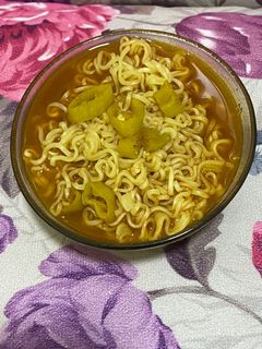صورة لوصفة اندومي حامض بالفلفل