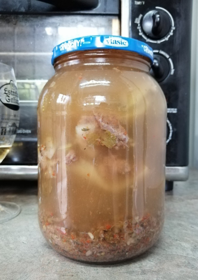Una foto de Caldo de Carne de Res, con Hueso de Paleta