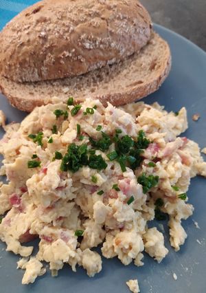 A picture of Scrambled egg & bacon.