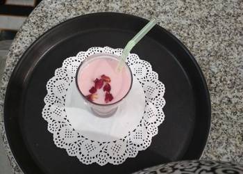 How to Make Appetizing Milk Rose Sip