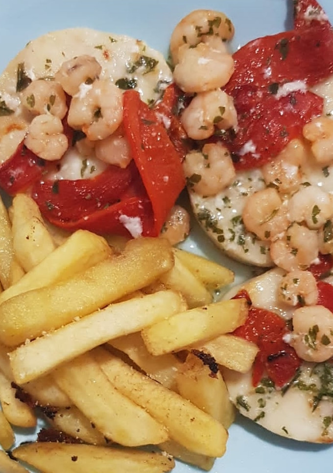 Una foto de Merluza al horno con gambitas