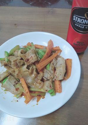 Hình của món Su su xào cà rốt dầu hào.