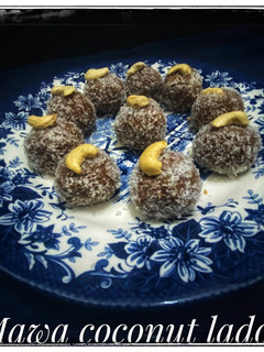 A picture of Mawa coconut ladoo.