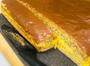 O poză a rețetei Prăjitură cu mac și cremă de vanilie.