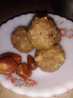 A picture of Roti k laddo😋.