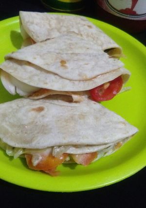 टैंगी वेजी रैप(Tangy Veggie Wrap recipe in hindi) रेसिपी मुख्य फोटो