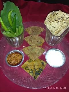 मूली की भाजी का पराठा (Mooli ki bhaji ka paratha recipe in Hindi) रेसिपी मुख्य फोटो