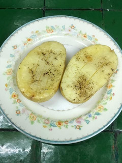Una foto de Papas en mitades al horno
