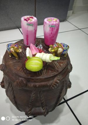 રોઝ લસ્સી(rose lassi recipe in gujarati) રેસીપી મુખ્ય ફોટો