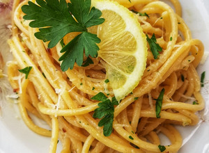 Una foto de Spaguettis al limón 🍋