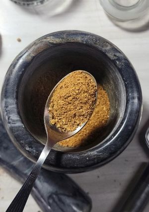 Una foto de 🇹🇷 🇮🇷 Baharat, mezcla de 7 especias 🇮🇷 🇹🇷 Cocina de Medio Oriente