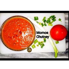A picture of Momos Chutney.