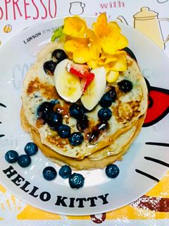 Una foto de Panqueques Clásicos con Avena, Quinua, Plátano y Arándanos!