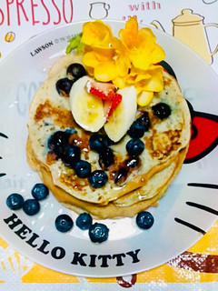 Una foto de Panqueques Clásicos con Avena, Quinua, Plátano y Arándanos!
