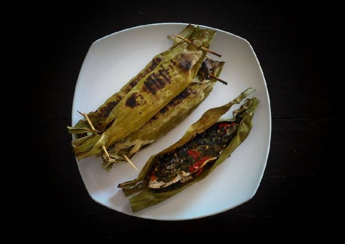 Recipe: Delicious Pepes Ikan Kembung Daun Singkong Panggang