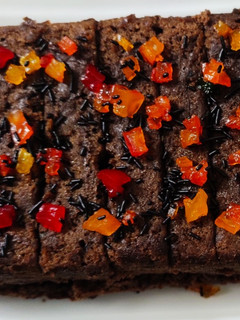 சாக்லேட் பனானா டூட்டி புரூட்டி கேக் (Chocolate banana tutti frutti cake recipe in tamil) செய்முறை முக்கிய புகைப்படம்