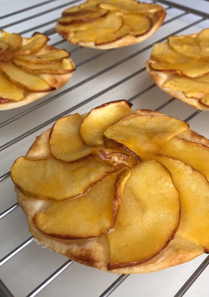 Una foto de Tartitas finas de manzana - versión light