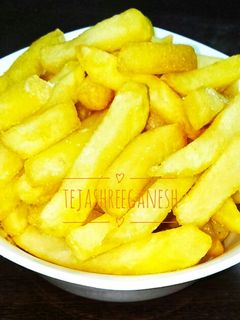 फ्रेंच फ्रईज (french fries recipe in marathi) रेसिपी चे मुख्य फोटो 