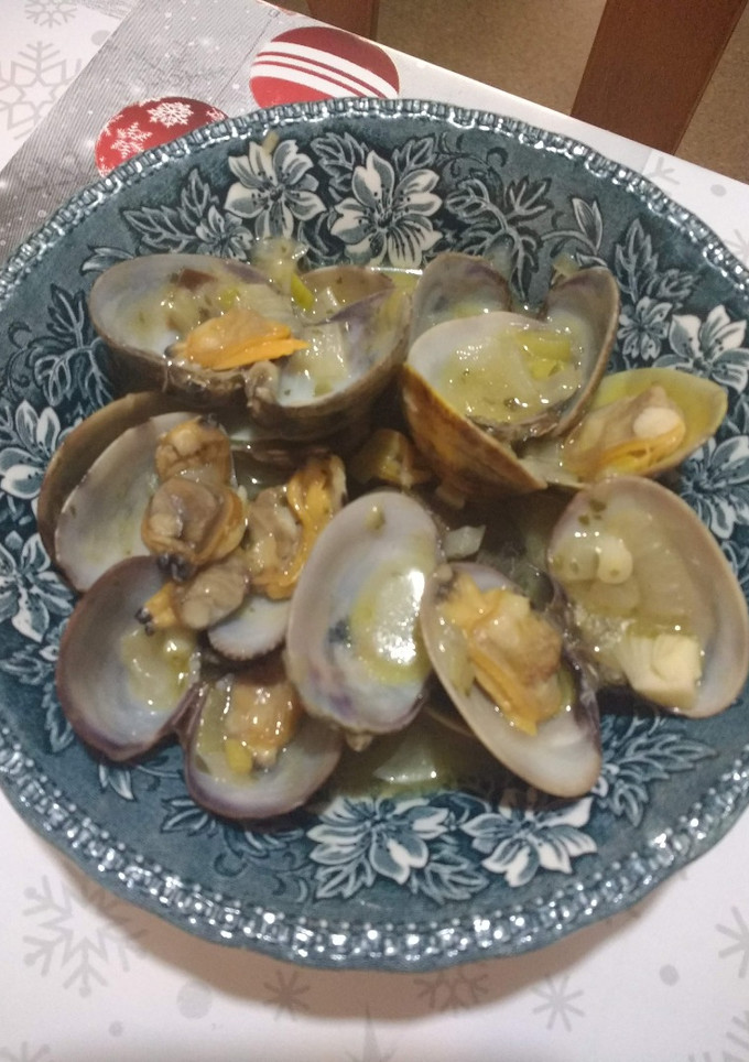 Una foto de Almejas a la marinera