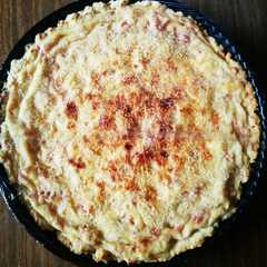 Una foto de Tarta fácil de jamón y salsa blanca/ bechamel