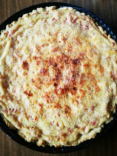 Una foto de Tarta fácil de jamón y salsa blanca/ bechamel