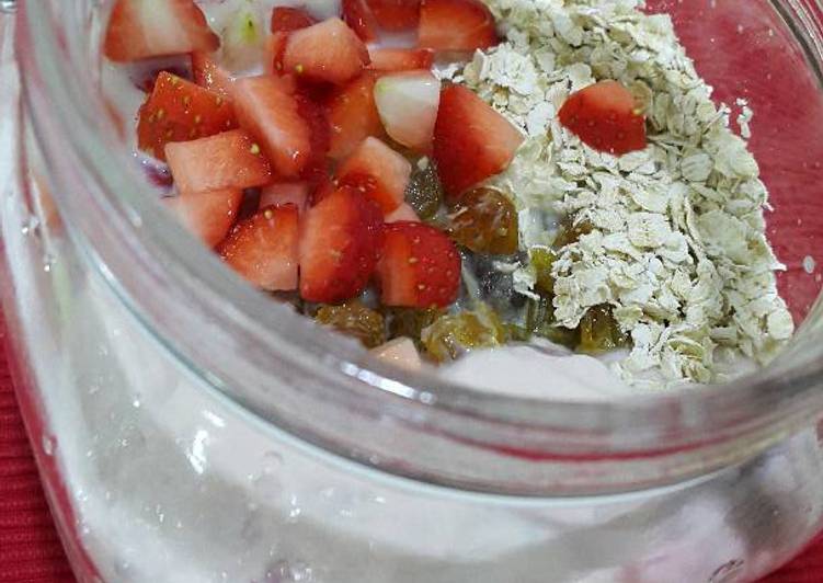 Langkah Mudah untuk Membuat Overnight Oatmeal (low fat) yang Enak Banget