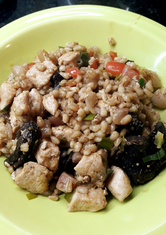 Una foto de Risotto con cebada perlada y hongos