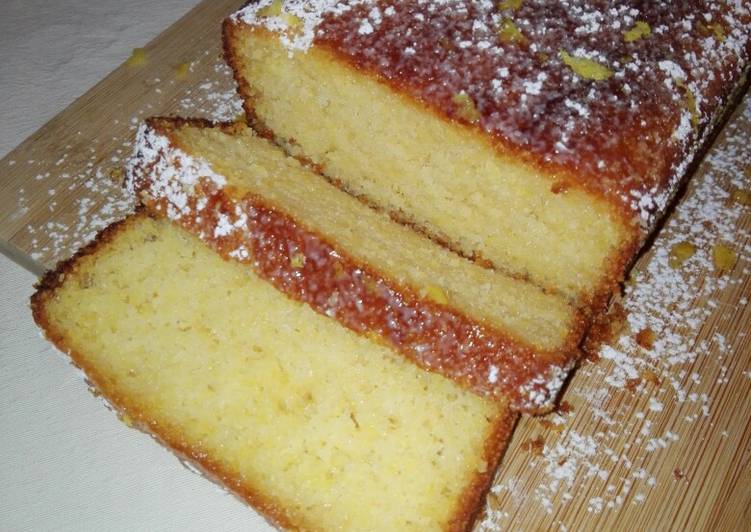 Bizcocho borracho de limón con feta y polenta