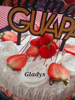 Una foto de Pastel Tres leches y fresas🍓🍓🍓🍓🍓🍓🍓🍓🍓🍓🍓🍓🍓