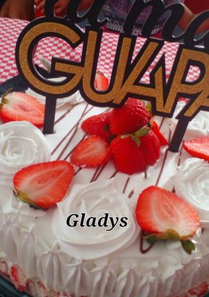 Una foto de Pastel Tres leches y fresas🍓🍓🍓🍓🍓🍓🍓🍓🍓🍓🍓🍓🍓