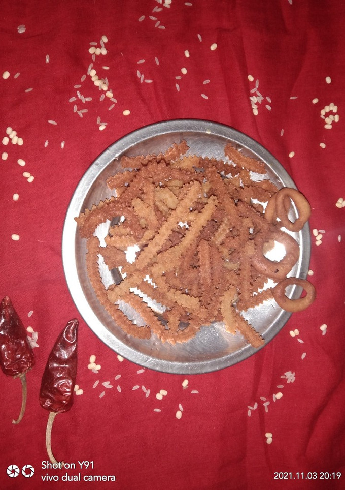 பட்டர் முள்ளு முறுக்கு (Butter mullu murukku recipe in Tamil) செய்முறை முக்கிய புகைப்படம்