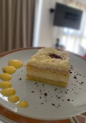 Una foto de Postre estilo tiramisú de limón