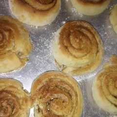 Una foto de Rolls de canela y azúcar