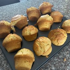 A picture of Sponge vanilla muffins.