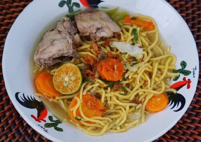 Mie kuning kuah sop banjar