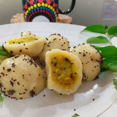 A picture of Stuffed sooji balls.
