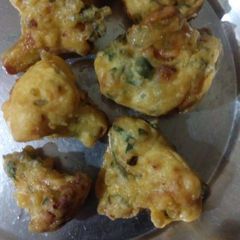 A picture of Gobhi fritters.